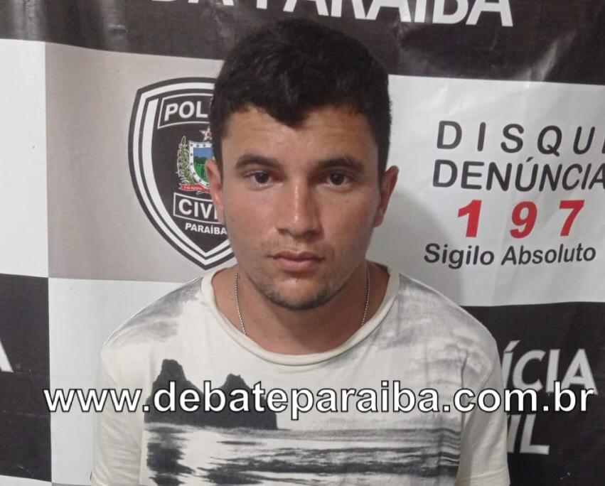 O suspeito foi conduzido até a Delegacia de polícia Civil, para serem aforadas as providências cabíveis ao caso. (Foto: Debate Paraíba).