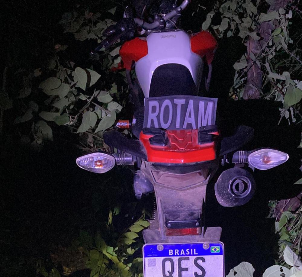 Motocicleta com restrição de roubo é recuperada pela Polícia Militar em Cajazeiras 