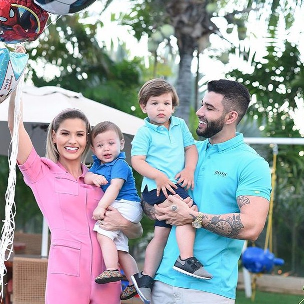 Andressa Suita, Gusttavo Lima e filhos (Foto: Reprodução Instagram).