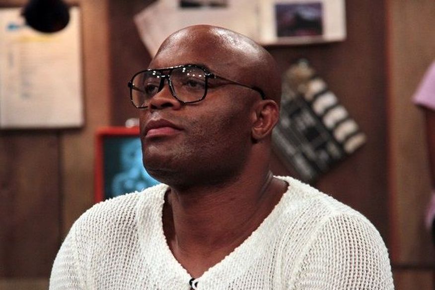 Dono do mais longo reinado da história do UFC, como campeão do peso médio, de 2006 a 2013, Anderson Silva teve dez vitórias em defesas de título, até perder para Chris Weidman em julho de 2013. (Foto: Reprodução/TV Globo).