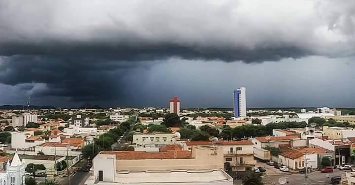 Em casos de emergência, a população deve acionar a Defesa Civil (telefone 199) ou o Corpo de Bombeiros (telefone 193) (Foto: Reprodução)