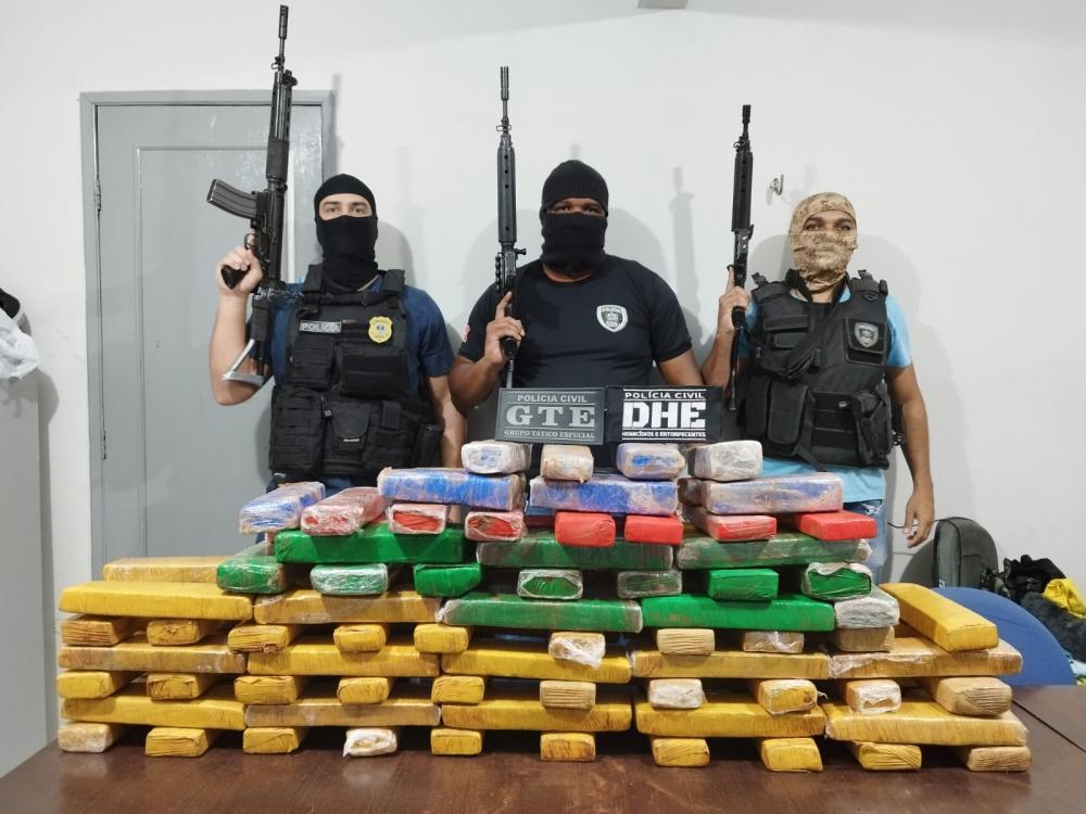  Posteriormente, o indivíduo e o material apreendido foram levados à Central de Polícia Civil de Patos, para serem adotados as medidas que requer o caso. Mais informações a qualquer momento. (Foto: Reprodução).