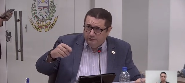Vereador Cacá Gadelha (Podemos) questionou o envio do projeto de abertura de crédito suplementar enviado pelo executivo. (Foto: Reprodução).