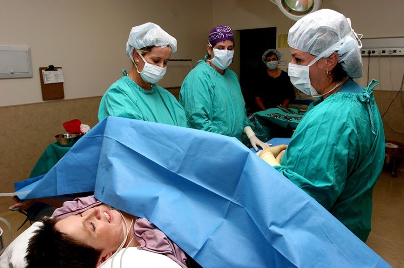 Uma das alterações da nova lei é permitir à mulher a esterilização cirúrgica durante o período de parto - Getty Images/iStockphoto