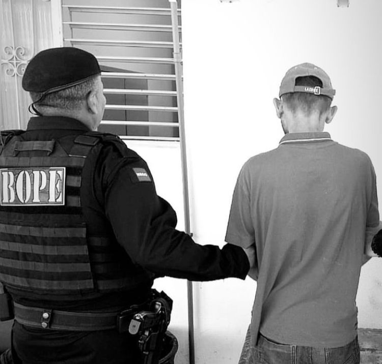O suspeito foi levado à delegacia de Polícia Civil, para serem realizados os procedimentos cabíveis ao caso. (Foto: Reprodução).