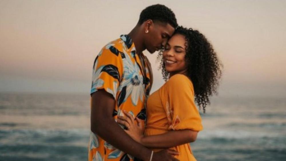 O casal ainda não morava junto devido ao desejo de realizar tudo dentro do “tradicional”. (Foto: Reprodução).