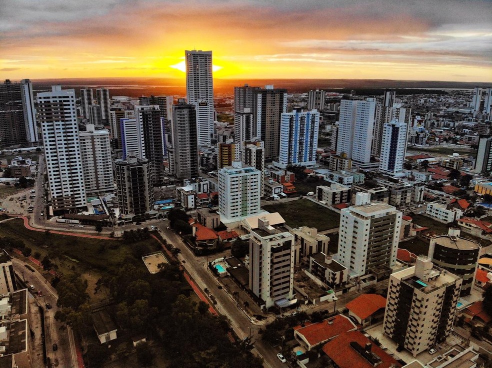 Prédios em João Pessoa em um fim de tarde, na Paraíba — Foto: Paulo Cavalcanti/Arquivo Pessoal