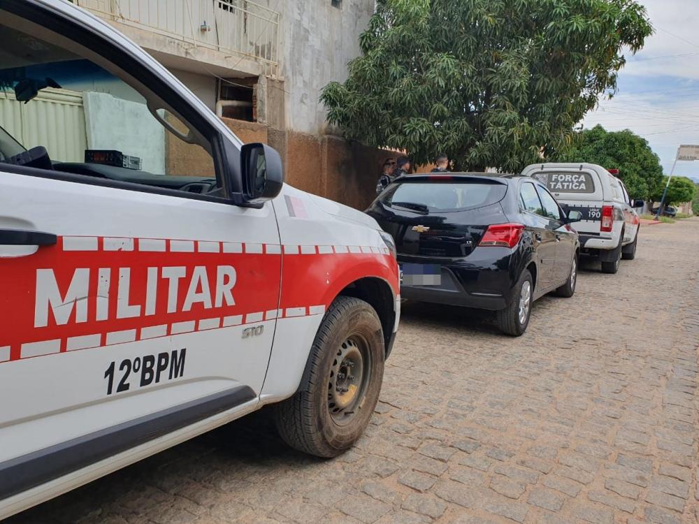 O carro foi apreendido e levado à delegacia de Polícia Civil de Catolé do Rocha, para serem adotadas as medidas cabíveis, porém o condutor não foi localizado. (Foto: Reprodução).
