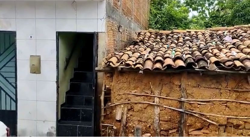 Foram apreendidas cerca de 400 pedras de crack, dinheiro, celulares e material para embalar entorpecente. (Foto: Reprodução).