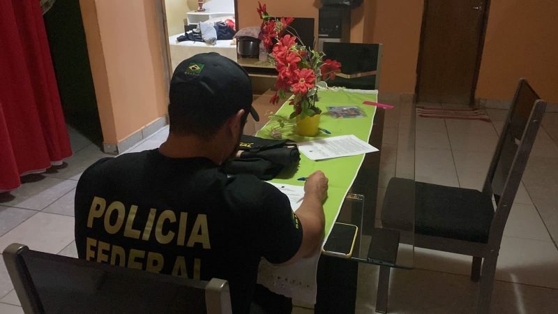 Mais de 30 policiais federais participaram da operação. (Foto: Reprodução).