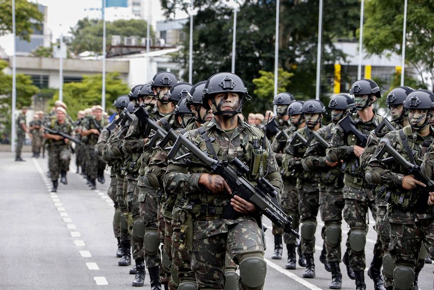 O comandante do Exército, general Edson Leal Pujol, disse nesta quinta-feira (12) que as Forças Armadas brasileiras são 