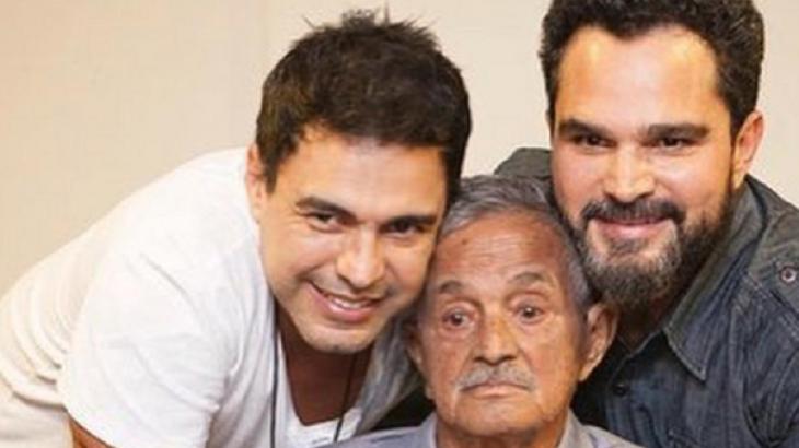 Zezé e Luciano estão na capital goiana, com suas respectivas esposas, para acompanhar a evolução do quadro de saúde do pai. (Foto: Reprodução).