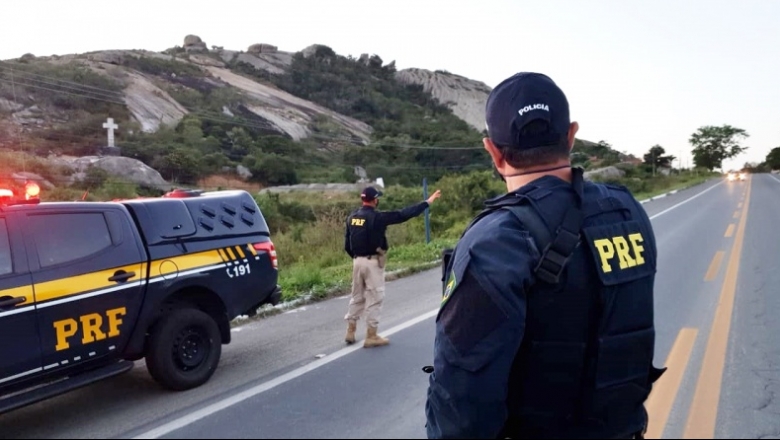 O policiamento ostensivo também reforçou os trechos para assegurar a segurança e a mobilidade nas rodovias federais paraibanas (Foto: Divulgação PRF)