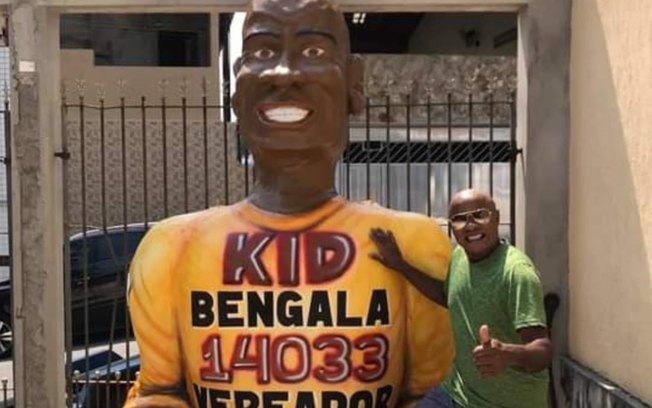 Sem emprego e sem cargo na política, Kid Bengala disse que não pretende deixar o pornô. (Foto: Reprodução).