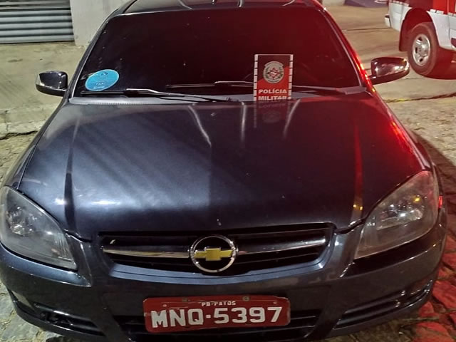 Foi localizado com a dupla um revólver calibre 38 com 4 munições intactas (Foto: Divulgação PMPB)