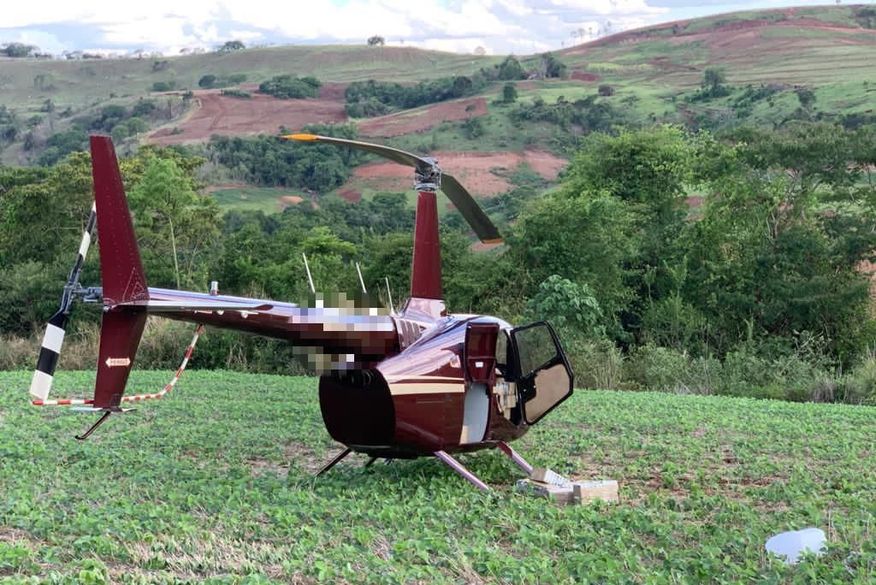 Helicóptero foi encontrado em área rural (Foto: Reprodução).