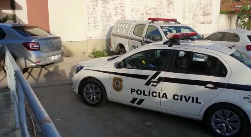 Ambos os presos foram apresentados a autoridade policial judiciária, e após passarem pelos procedimentos necessários se encontram a disposição da Justiça (Foto: Reprodução)