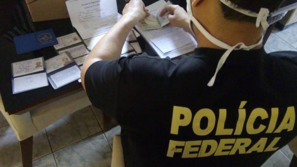Policiais federais cumprem mandatos em três cidades da Paraíba e do Rio Grande do Norte. Foto: Divulgação/DPF.