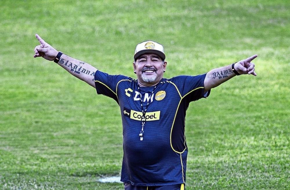 De acordo com informações do Clarín, astro da seleção argentina e do Boca Juniors não resistiu a parada cardiorrespiratória e morreu aos 60 anos (Foto: Reprodução)