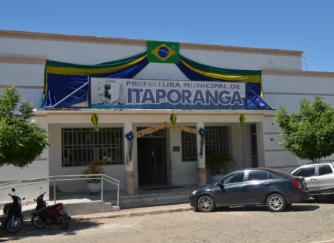 No sertão, prefeitura pretende gastar R$ 1 milhão com coffe breaks, lanches e almoços; gasto é superior ao previsto com armazenamento do lixo da cidade 