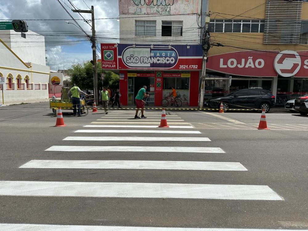 Órgão de trânsito sousense está executando o trabalho de renovação das faixas de pedestre. (Foto: Divulgação).