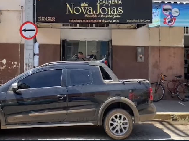 Guarnições da Polícia Militar estiveram no local e deram início as diligências pela cidade, porém não obtiveram êxito na captura do suspeito até o momento (Foto: Reprodução Blog do João Alencar)
