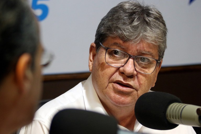 O Governador explicou que o pedido foi feito pela população no ano de 2018, onde o gestor paraibano esteve em campanha eleitoral fazendo visitas no Distrito de Ramada. (Foto: Reprodução).