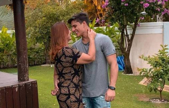 A mãe de Neymar e Tiago Ramos reataram o relacionamento (Foto: Reprodução).