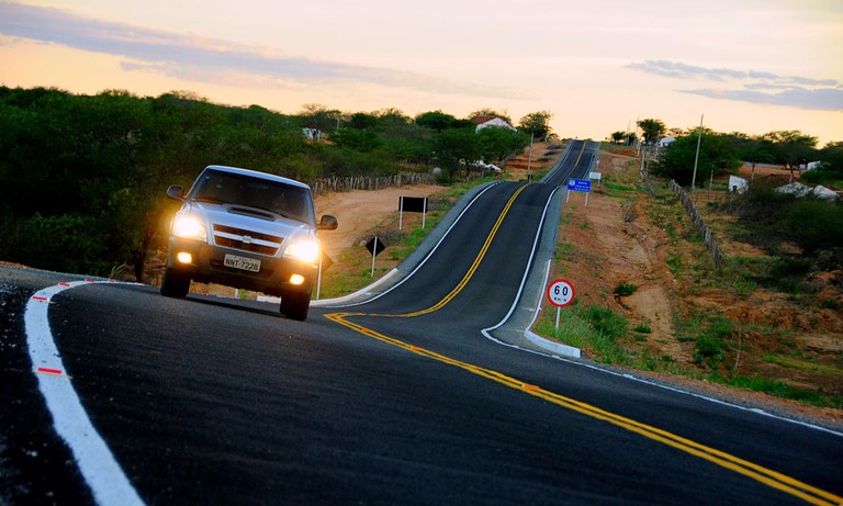 DER-PB pretende elaborar projetos para pavimentação de 447,2 km de novas rodovias na PB; municípios das regiões de Sousa e Cajazeiras estão na relação 