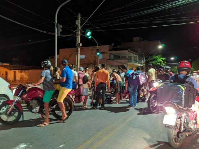 O Policiamento de Trânsito esteve no local do sinistro de trânsito e adotou os procedimentos de praxe (Foto: Reprodução Redes Sociais)
