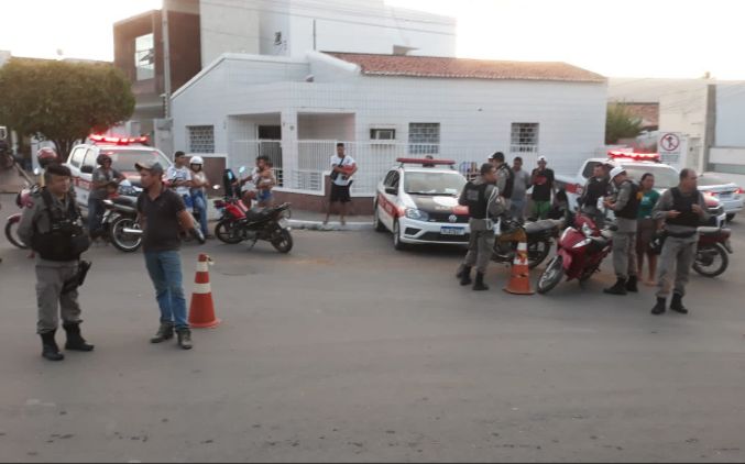 Polícia Militar apreende veículos irregulares durante blitzen e abordagens no município de Sousa
