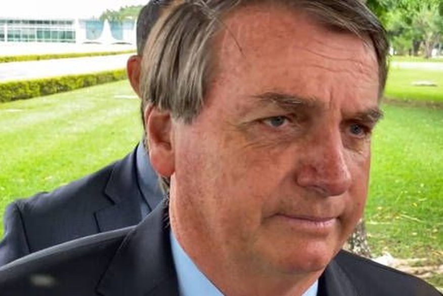 Jair Bolsonaro conversa com apoiadores Youtube / Divulgação (Foto: Reprodução).