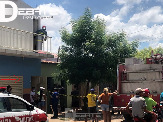 No local foi causado danos materiais nos utensílios que estavam no interior da casa (Foto: Debate Paraíba)