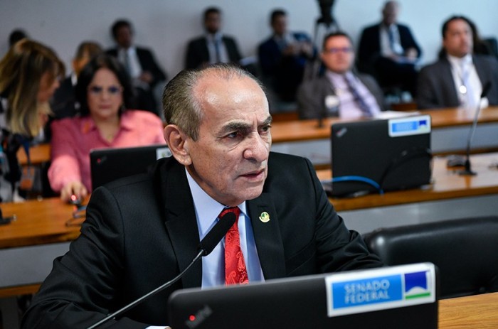 Castro relatou emenda da Câmara, que modificava o projeto original e foi rejeitada pelo colegiado - Foto: Geraldo Magela/Agência Senado