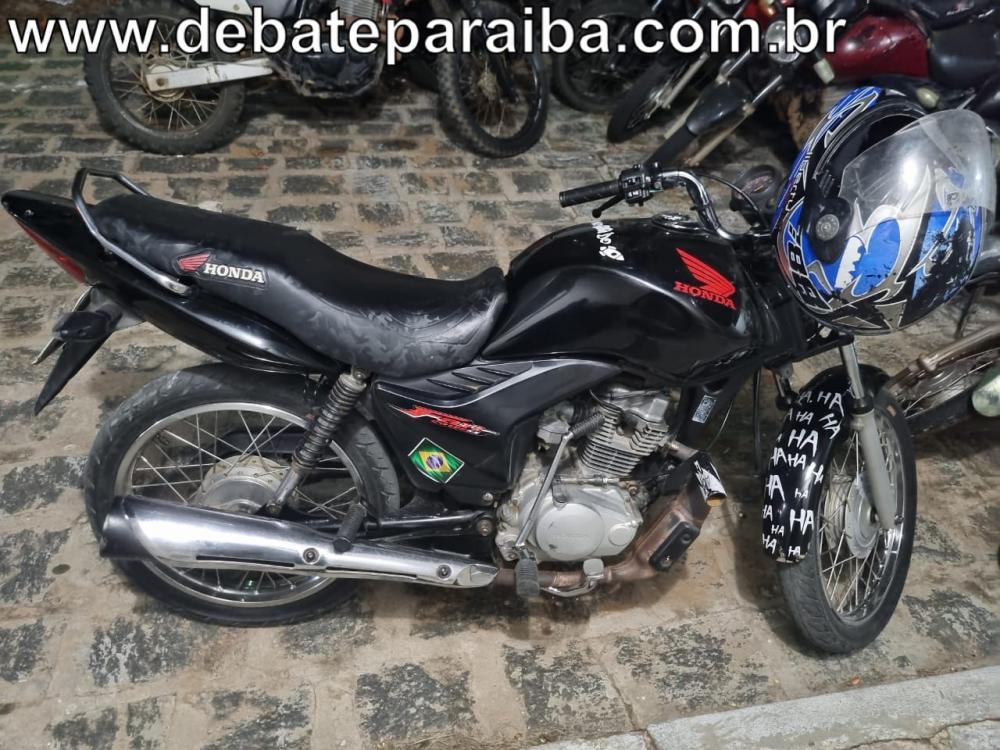 Posteriormente, o motoboy e a motocicleta foram conduzidos à delegacia de Polícia Civil (Foto: Reprodução)