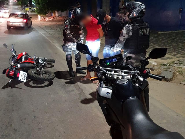 Os indivíduos foram conduzidos à delegacia de Polícia Civil (Foto: Reprodução Redes Sociais)