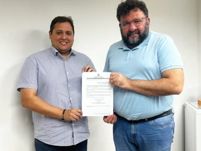 Câmara Municipal de Sousa aprova comenda Governador Antônio Mariz ao secretário Cláudio Furtado