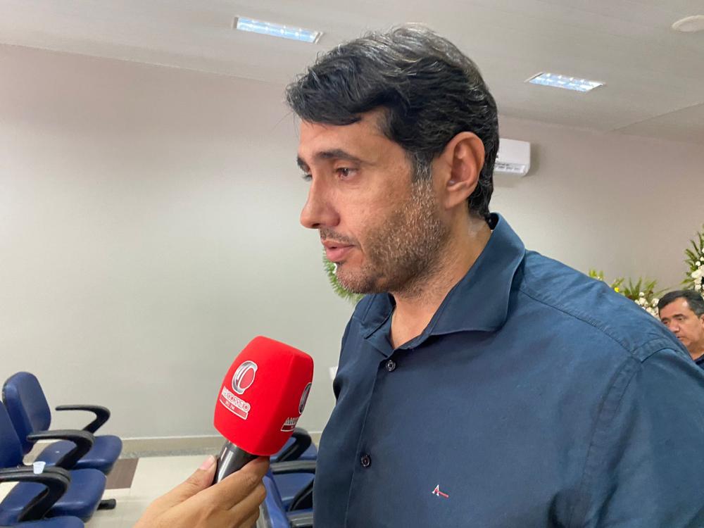 André Gadelha, 1ª suplente do MDB vai assumir cadeira na ALPB. (Foto: Debate Paraíba).