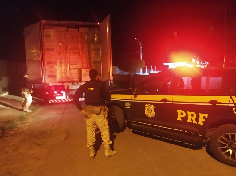 Durante a abordagem também foram localizados 30 comprimidos de anfetamina. Um homem foi detido durante a ação. (Foto: Reprodução).