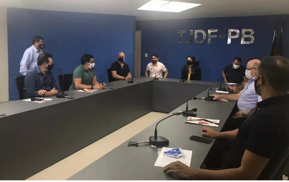 Decisão foi tomada em reunião na tarde desta segunda-feira — Foto: Divulgação / FPF.