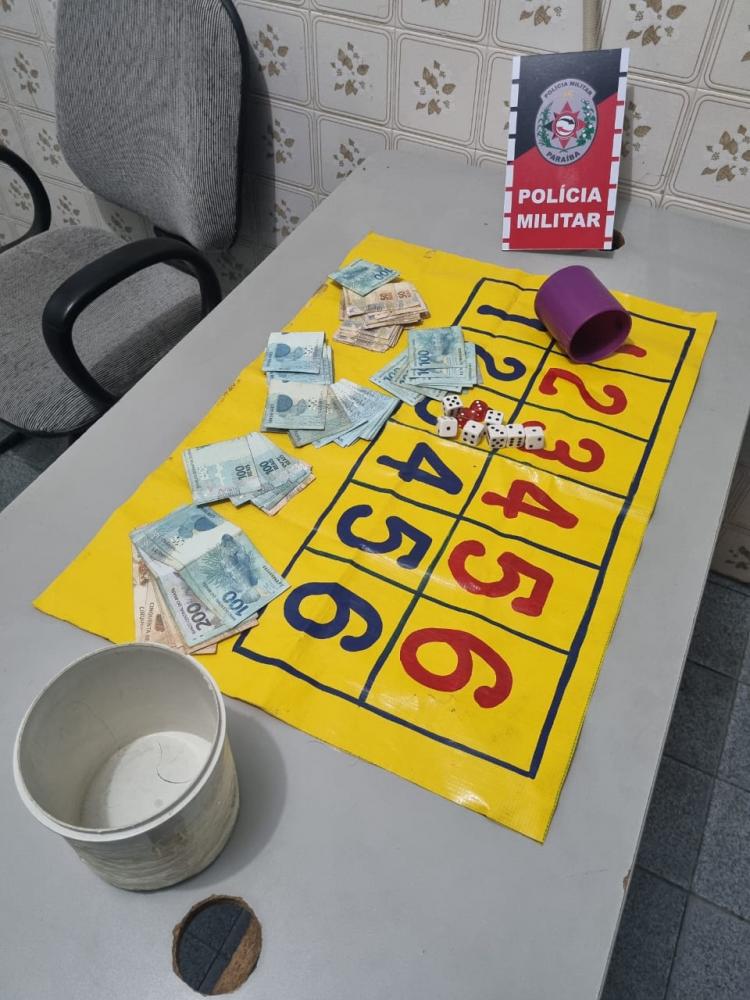 Os envolvidos foram conduzidos até a Delegacia de Polícia local, juntamente com o material apreendido. (Foto: Rerpodução).