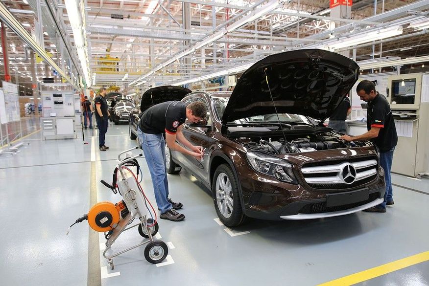 Mercedes-Benz GLA era feito ao lado do Classe C, em Iracemápolis. (Foto: Divulgação).