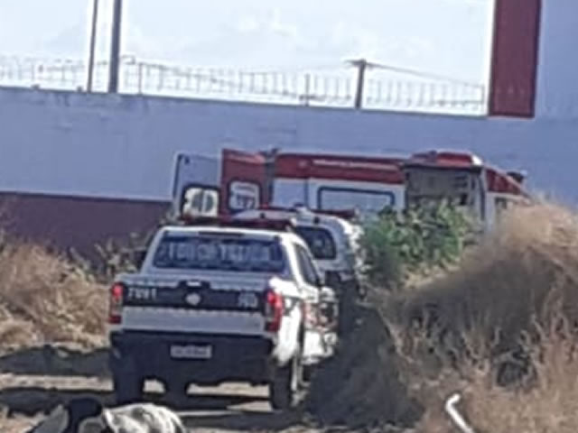 No momento da abordagem, os policiais encontraram em posse do trio um revólver calibre .38 (Foto: Reprodução Redes Sociais)