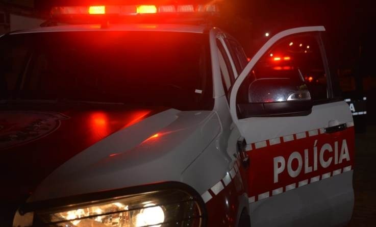 Em continuidade as diligências, os policiais localizaram a referida moto Honda Pop de cor preta abandonada (Foto: Reprodução)