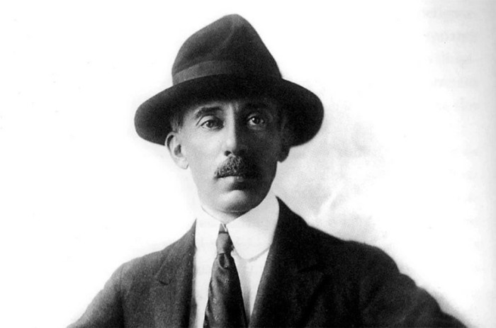 Pioneiro da aviação e defensor dos valores humanitários, Santos Dumont nasceu em 1873, no interior de Minas