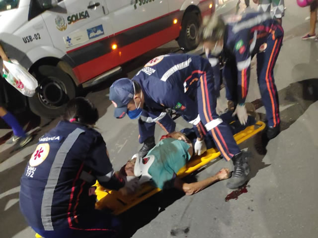 O SAMU foi acionado para prestar socorro as vítimas, e em seguida realizou o encaminhamento ao Hospital Regional de Sousa (Foto: Reprodução Redes Sociais)