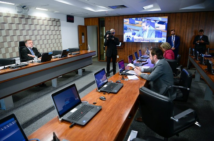 Flávio Arns (à esq.) e senadores em reunião da Comissão de Educação - Foto: Pedro França/Agência Senado
