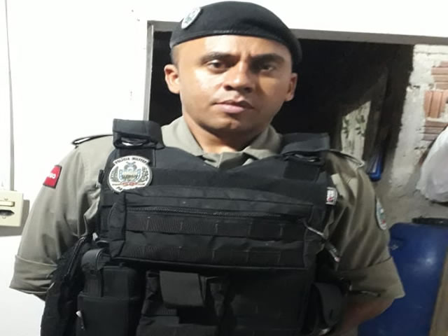 Policial militar que se envolveu em trocas de tiros é homenageado com medalha de Mérito Operacional, outros militares do 14º BPM também receberam a comenda