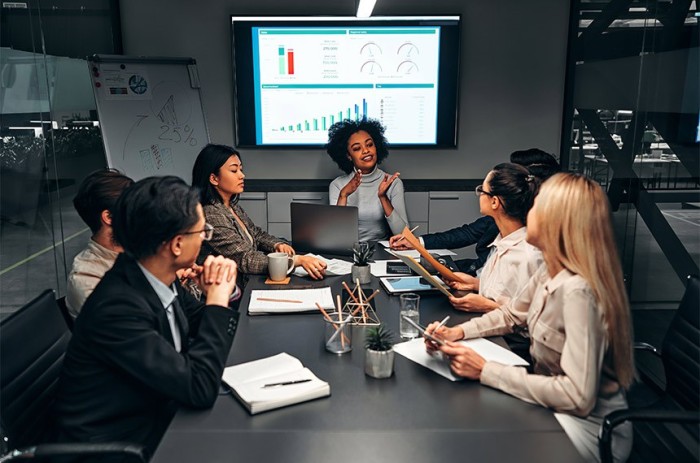 A empresa que descumprir a norma pagará multa de dez vezes o valor do salário devido ao empregado discriminado - Foto: Getty Images/iStockphoto