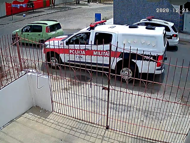 Os acusados e o veículo foram levados à delegacia de Polícia Civil para serem adotados as medidas necessárias ao caso (Foto: Reprodução Redes Sociais)